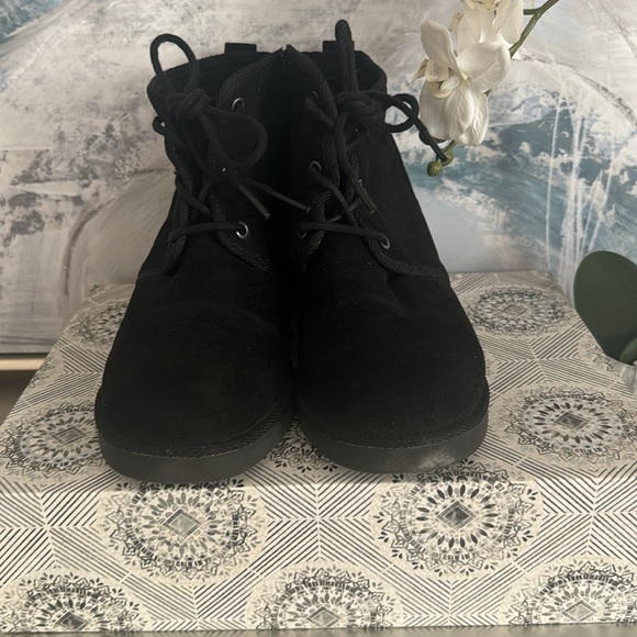 Dunes wedge booties. Size 8, Black - Picture 3 of 5